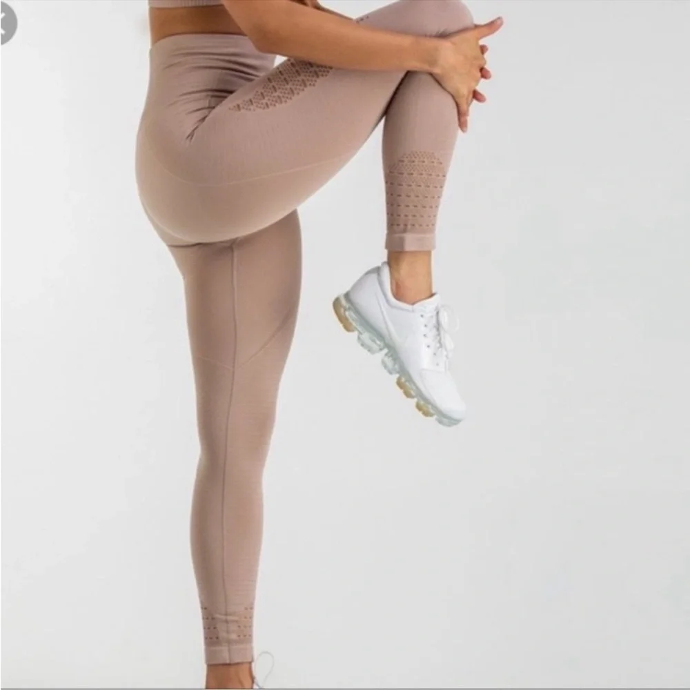 Gym shark High-Waisted Tan Leggings - Picture 3 of 3